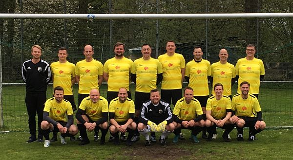 Die Ü32 des TuS Egge Schwaney (2023) klein_alte_herren_14_15