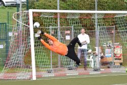 Torwart Derksen pariert Torschuss